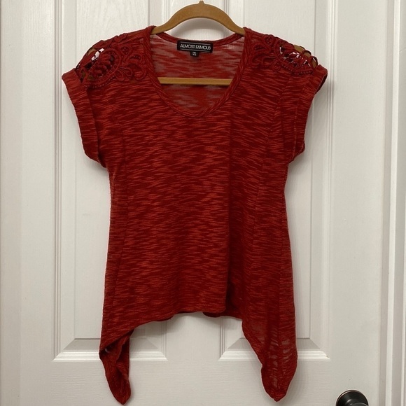Almost Famous Short Sleeve Asymmetrical Hem Lace Cut Out Shirt XS - Picture 1 of 12